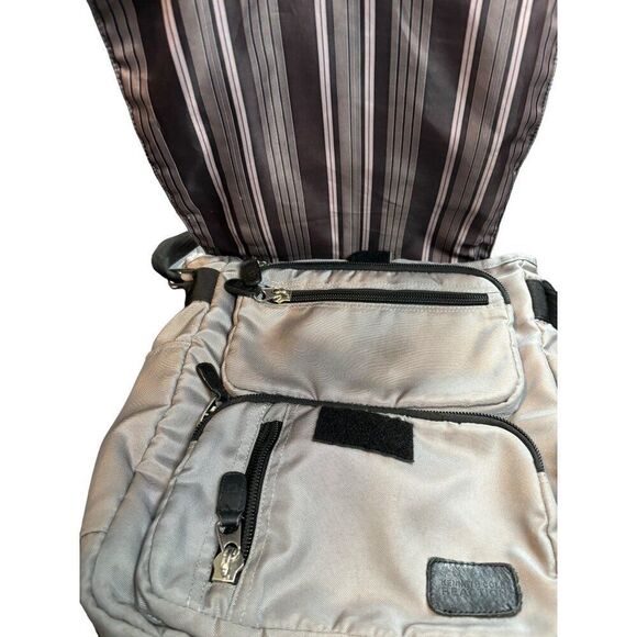 Gray Kenneth Cole Reaction Messenger Bag With Adjustable Shoulder Strap & Multip - Picture 8 of 11